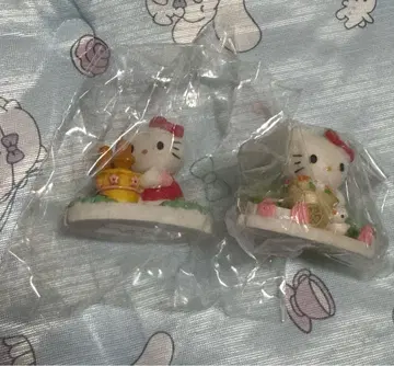 헬로키티 피규어 2체 세트