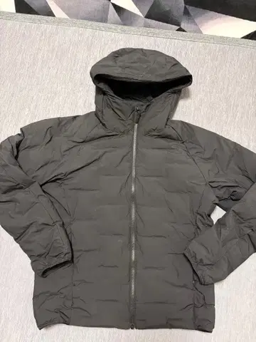 유니클로 퍼프 테크 후드티