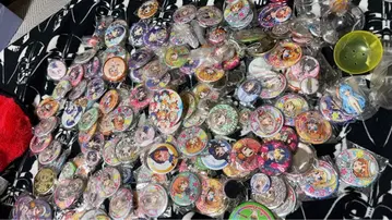 러브 라이브 캔뱃지 100개 이상