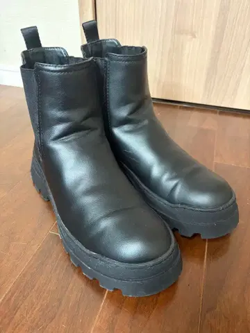 [ 새상품급 ] ZARA 블랙 사이드 고어 부츠 통굽 사이즈 41