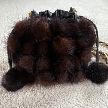 숄더백 가죽 퍼 백 복조리 겨울 잡화 폼폼 고급스러움