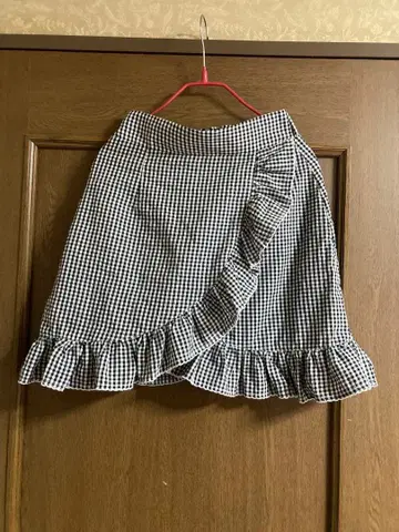 릴릴리 프릴 달린 체크 무늬 플레어 스커트