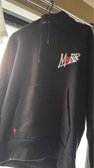 MOBB 그래픽 디자인 후드티 블랙