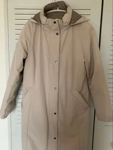 [컨디션 최상] 베이지 (브라운) 리버서블 다운 자켓 후드 부착