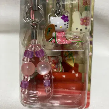 헬로키티 십이단 옷 버전 교토 한정판 미사용 새상품 스트랩