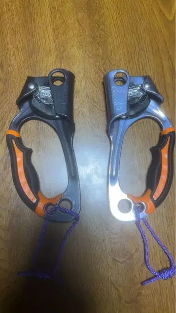 어센더 블랙과 오렌지