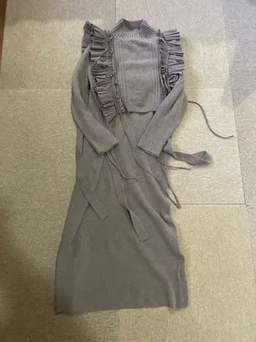 snidel 프릴 디자인 긴팔 니트 원피스 F