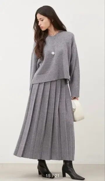 미라 오웬 V넥 니트 x 플리츠 스커트 SET UP