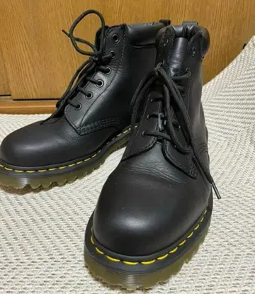 Dr.Martens 닥터마틴 6홀 부츠 UK8