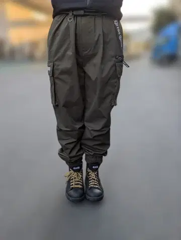 드레스 트럼프 카고 팬츠 올리브 그린