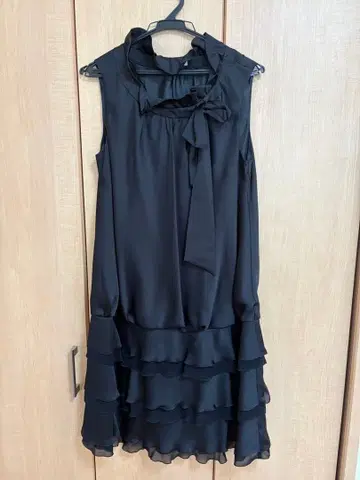 Rose Tiara 블랙 프릴 드레스 42 스톨 포함