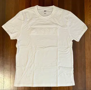 [ 새상품 ] DKNY 다나카란 뉴욕 T셔츠 화이트 L 사이즈