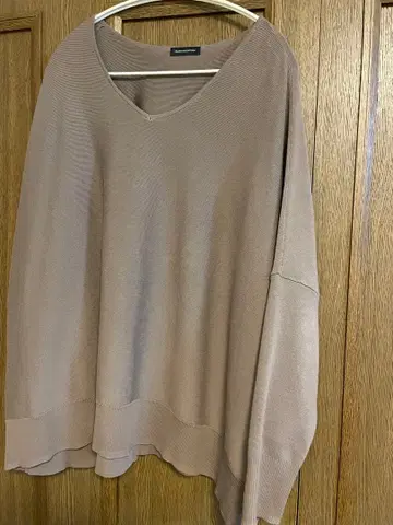 새상품급 BARNYARDSTORM 베이지 V넥 스웨터