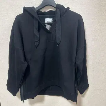 [새상품. 미사용]ear PAPILLONNER 후드 부착 후드티 블랙