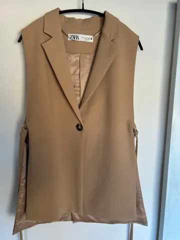 ZARA 베이지 노카라 베스트