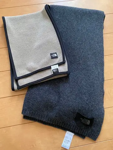 THE NORTH FACE 그레이 베이지 머플러 2세트.