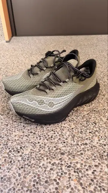 [ 새상품급 ] Saucony 엔도르핀 프로 4 ( 27.0cm )