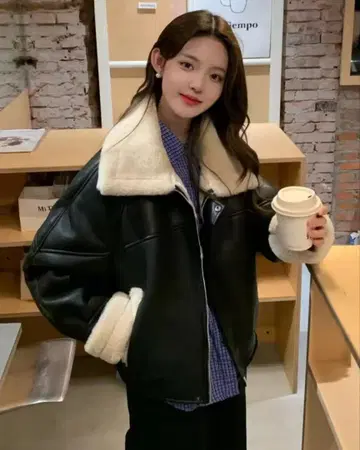 가죽 보아 옷깃 자켓 블랙과 베이지