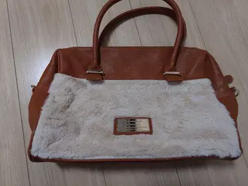 퍼 달린 숄더백