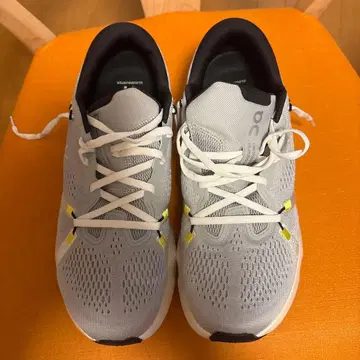 On 그레이 스니커즈 27.5
