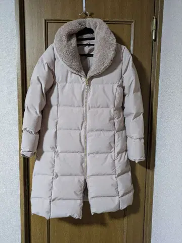 베이지 후드 부착 롱 다운 자켓