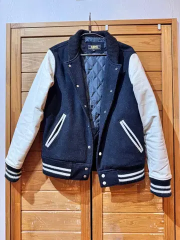 블랙/화이트 바시티 자켓