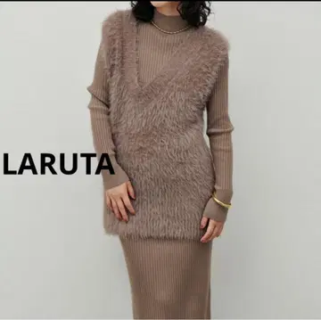 LARUTA 라르타 리브 니트 원피스 x 페더 베스트 세트