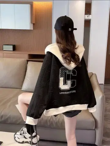 후드 부착 블랙 아이보리 후드티