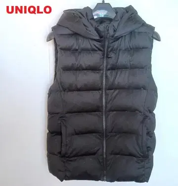 유니클로 블랙 후드티 다운 베스트