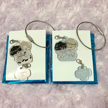 밑면 확장 콜라보 카페 아크릴 와이어 참 삐뚤어진 키스 2종 세트