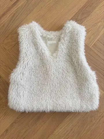 [ TOMORROWLAND ] 푸들 퍼 V넥 베스트