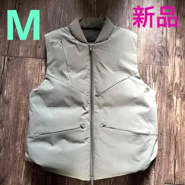 다운 베스트 미사용 새상품 그레이 스트릿 캐주얼 어른 심플 코디