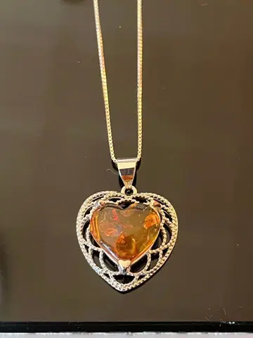 하트 모양 꽃 앰버 펜던트