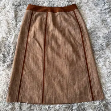 FIGARO Paris 사이즈 M(38) 휠라 베이지 타이트 스커트