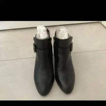 다이애나 블랙 부티 검은색 버클 장식 앵클부츠