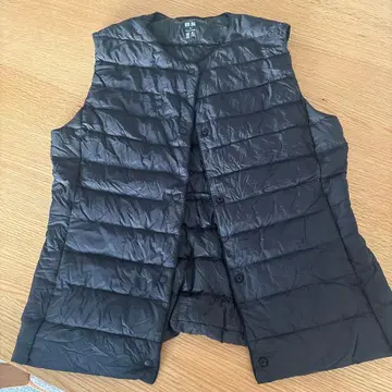 블랙 다운 베스트 울트라 라이트 다운