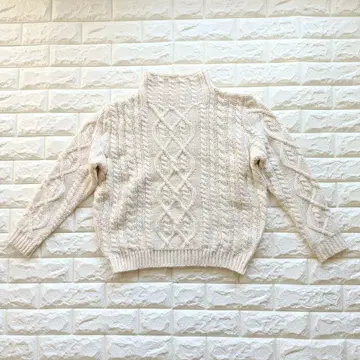 아이보리 케이블 니트 스웨터 긴팔 터틀