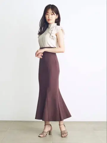 [ 미사용 새상품 ] 하이웨스트 헴 플레어 스커트