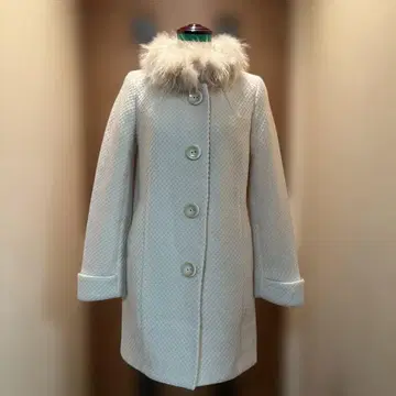 퍼 달린 화이트 울 코트 PROPRTION BODY DRESSING