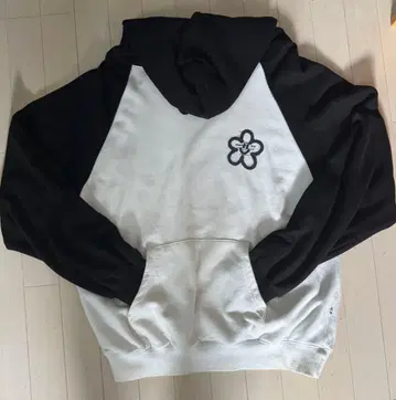 이스토쿤스트 후드티