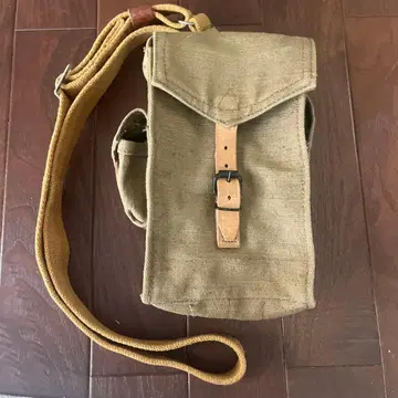 카키 캔버스 숄더백 밀리터리