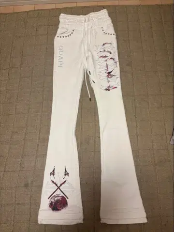 GUAPI 화이트 플레어 팬츠 28