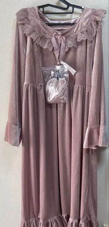 쿠루미 시마무라 콜라보 룸 원피스 마담 녹턴 4L 사이즈 핑크