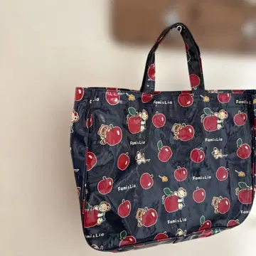 패밀리아 토트백 사과 패턴 네이비 컬러