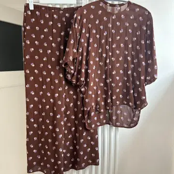 마메쿠로구치 브라운 꽃무늬 셋업