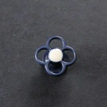 LARDINI 라르디니 새상품 라펠 핑 수지 타입 부토니에르