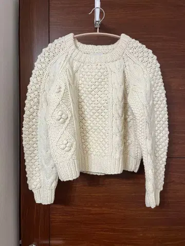 CLANE 아이보리 케이블 니트 스웨터