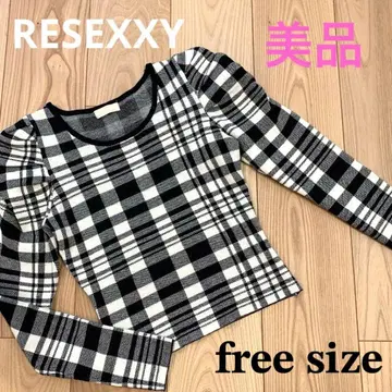 [ 새상품급 ] RESEXXY 체크 무늬 니트탑 리젝시