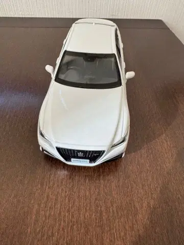 도요타 220계 크라운 RS 전반기 1/30 컬러 샘플 미니카