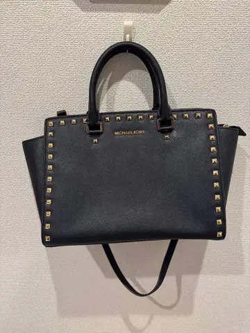 블랙 프라이데이 MICHAEL KORS 스터드 숄더백